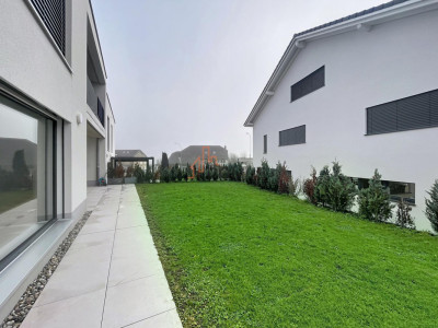 Appartement moderne avec terrasse et jardin privatif image 2
