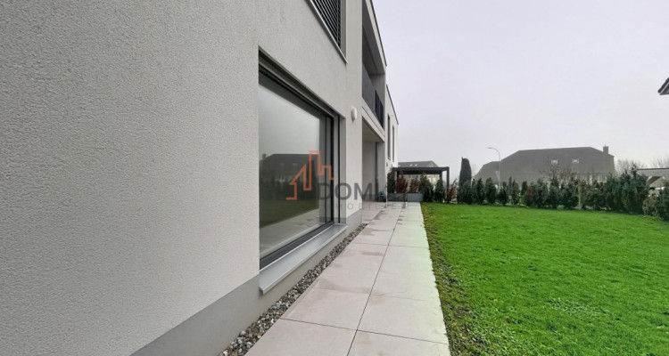 Appartement moderne avec terrasse et jardin privatif image 4