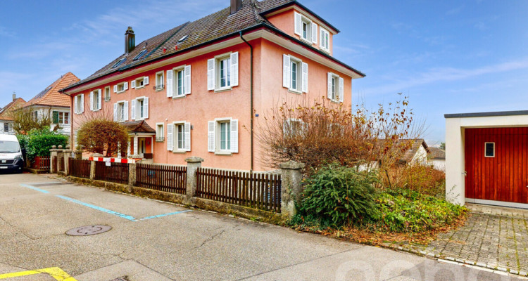 Stilvolles 9-Zimmerhaus mit Ausblick und Altbaucharme image 1