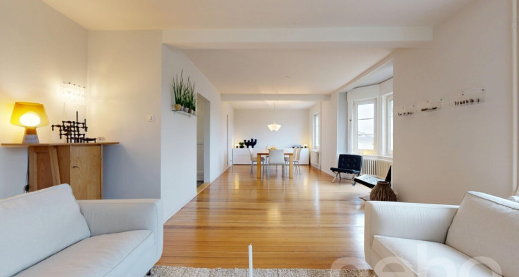 Stilvolles 9-Zimmerhaus mit Ausblick und Altbaucharme image 2