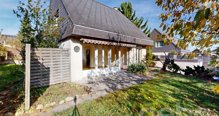 Einfamilienhaus in Steinmaur ? freistehend, Privatsphäre und Potenzial image 1