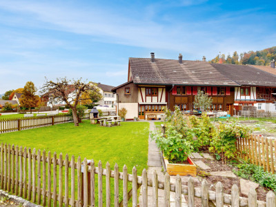 Attraktives 4.5-Zimmer Reiheneckhaus mit separatem Schopf image 1