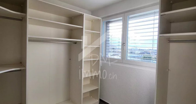 Attique traversant et lumineux, proche centre image 10