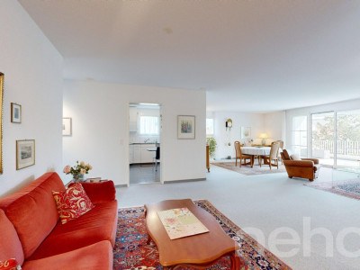 Grosszügige und helle Wohnung an top Lage image 3