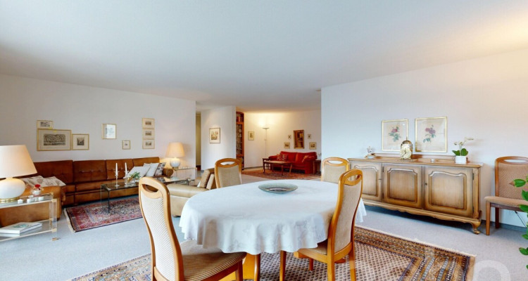 Grosszügige und helle Wohnung an top Lage image 1