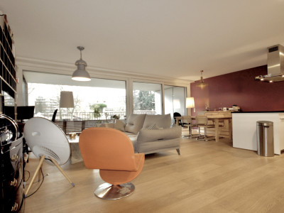 5.5-room THPE apartment with balcony, indoor parking and wellness access image 4