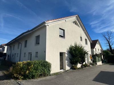 Jolie villa ensoleillée, au cœur des vignobles et des pommiers  image 1