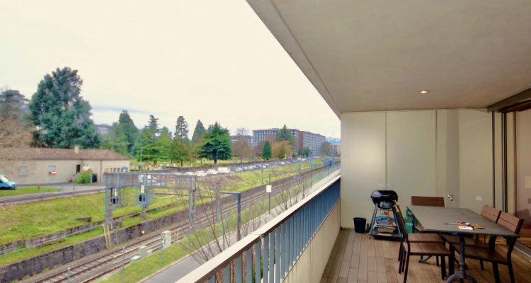 5.5-room THPE apartment with balcony, indoor parking and wellness access image 8
