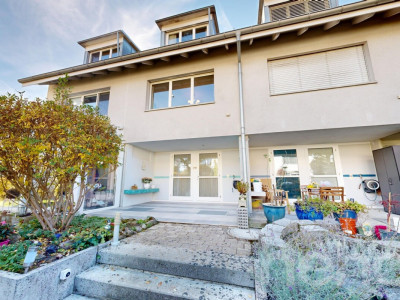 Grosszügiges Reihenmittelhaus mit Galerie und edlen Materialien image 3