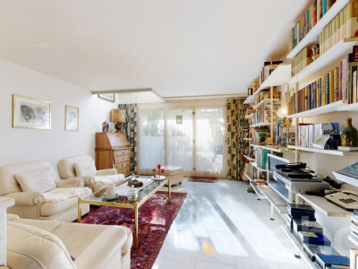 Grosszügiges Reihenmittelhaus mit Galerie und edlen Materialien image 1