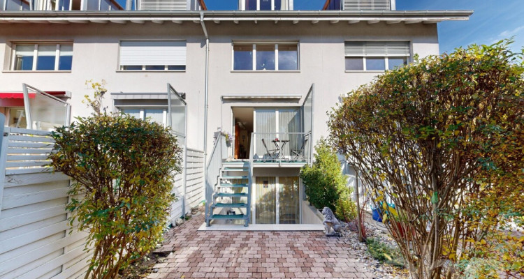 Grosszügiges Reihenmittelhaus mit Galerie und edlen Materialien image 2