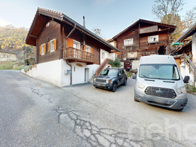 Exclusif: Chalet sur trois niveaux avec jardin image 1