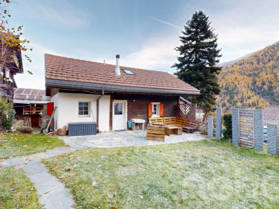 Exclusif: Chalet sur trois niveaux avec jardin image 3