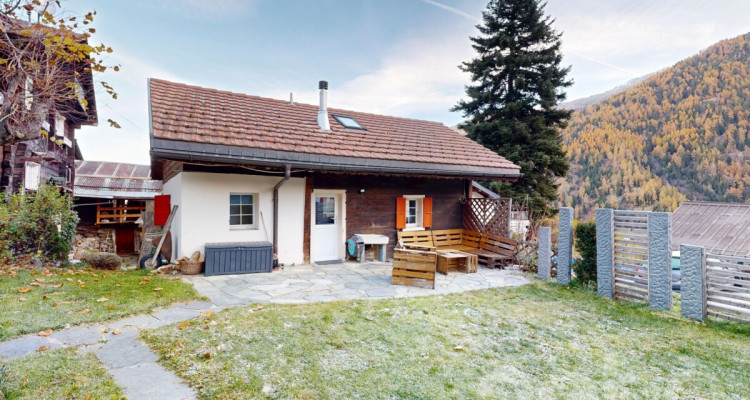 Exclusif: Chalet sur trois niveaux avec jardin image 3