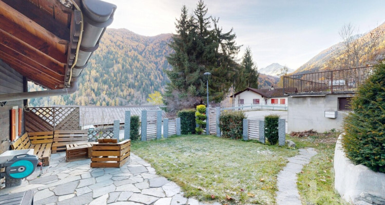 Exclusif: Chalet sur trois niveaux avec jardin image 5