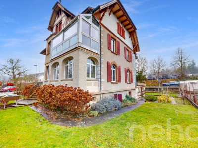 Grosszügiges Zweifamilienhaus mit Charakter und Potenzial image 2