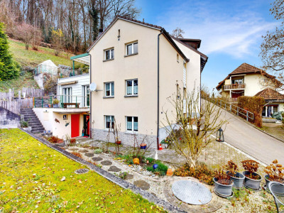 Grosszügiges Doppel-EFH mit Einliegerwohnung und Weitsicht image 1