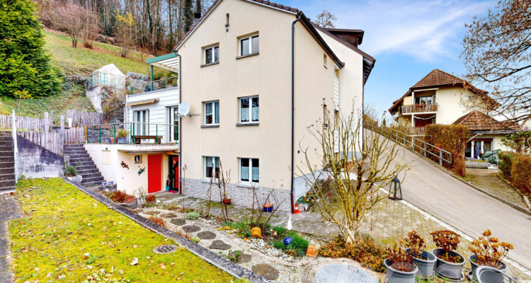 Grosszügiges Doppel-EFH mit Einliegerwohnung und Weitsicht image 1