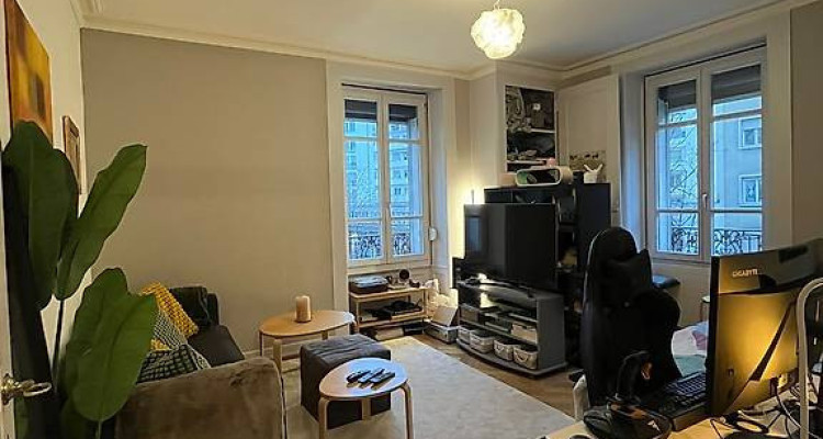 Appartement situe rue de Carouge à Genève  image 1