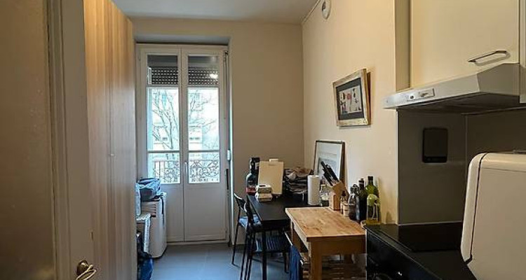 Appartement situe rue de Carouge à Genève  image 2