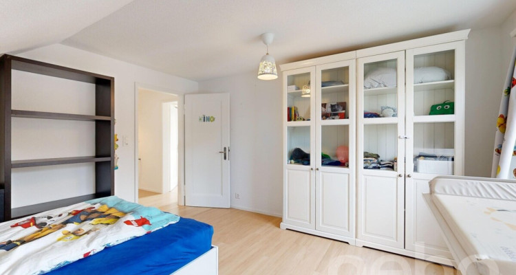 Moderne 4.5 Zimmer Doppelhaushälfte mit Garten und Teils Weitblick image 5