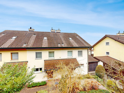 Charmantes 4.5-Zimmer Reihenmittelhaus mit ausgebautem Dachstock image 1