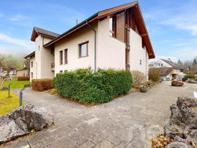 Helle 4.5-Zimmerwohnung mit Cheminée, Balkon, Grünblick. Nähe Thun. image 1