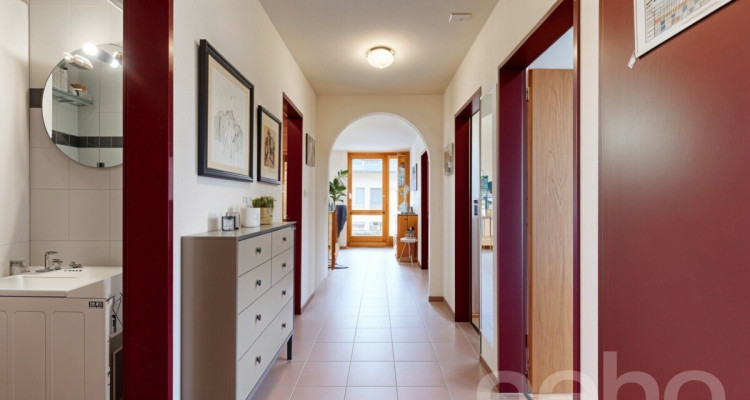 Helle 4.5-Zimmerwohnung mit Cheminée, Balkon, Grünblick. Nähe Thun. image 5