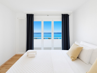 Vue lac panoramique 180° – Appartement meublé d’exception image 3