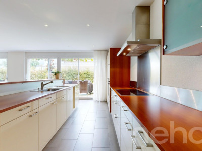 Grosszügiges Einfamilienhaus in ruhigem Wohnquartier image 3