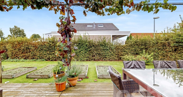 Grosszügiges Einfamilienhaus in ruhigem Wohnquartier image 11