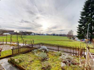 Charmantes 4-Zimmer-Flarzhaus mit Geschichte und Ausblick image 1