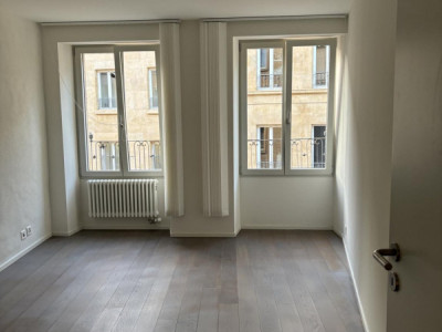 Appartement au centre-ville de Neuchâtel image 4