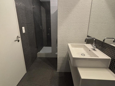 Appartement au centre-ville de Neuchâtel image 8