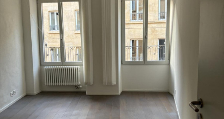 Appartement au centre-ville de Neuchâtel image 4