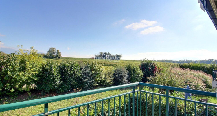 Centre du Village  Vue Lac et Vignes image 1
