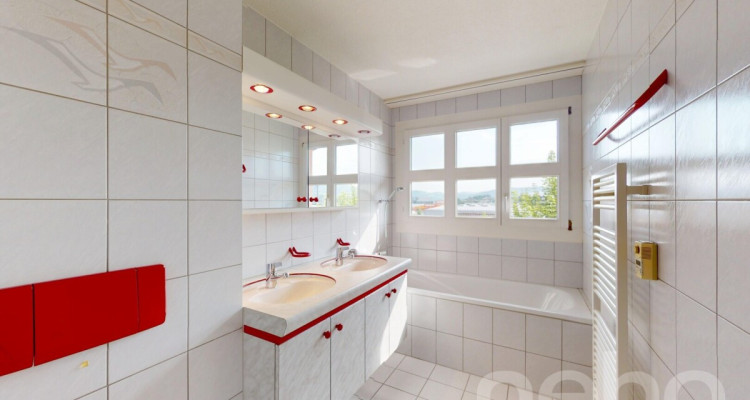 Grosszügige Maisonette-Wohnung mit Weitblick image 8