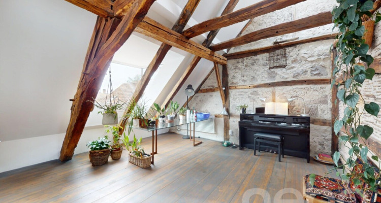 Einzigartiges Bijou mit modernem Wohnkomfort und grosser Terrasse image 1