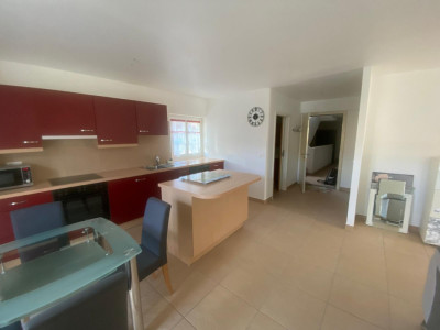 À louer – Superbe 2.5 pièces avec balcon au cœur de la vieille ville de Cossonay image 1