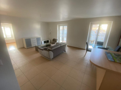 À louer – Superbe 2.5 pièces avec balcon au cœur de la vieille ville de Cossonay image 3