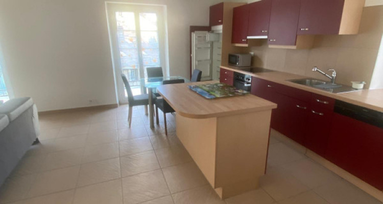 À louer – Superbe 2.5 pièces avec balcon au cœur de la vieille ville de Cossonay image 2