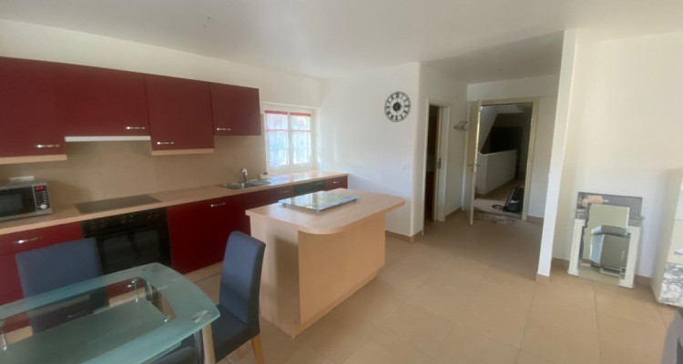 À louer – Superbe 2.5 pièces avec balcon au cœur de la vieille ville de Cossonay image 1