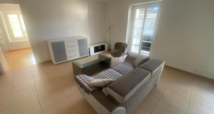 À louer – Superbe 2.5 pièces avec balcon au cœur de la vieille ville de Cossonay image 4