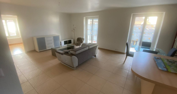 À louer – Superbe 2.5 pièces avec balcon au cœur de la vieille ville de Cossonay image 3
