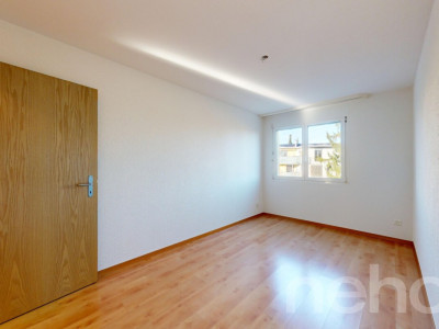 Lichtdurchflutete 3.5-Zimmer-Wohnung in Samstagern image 9