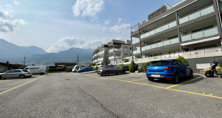 A Aproz-Nendaz, 1 place de parking extérieure à louer image 3