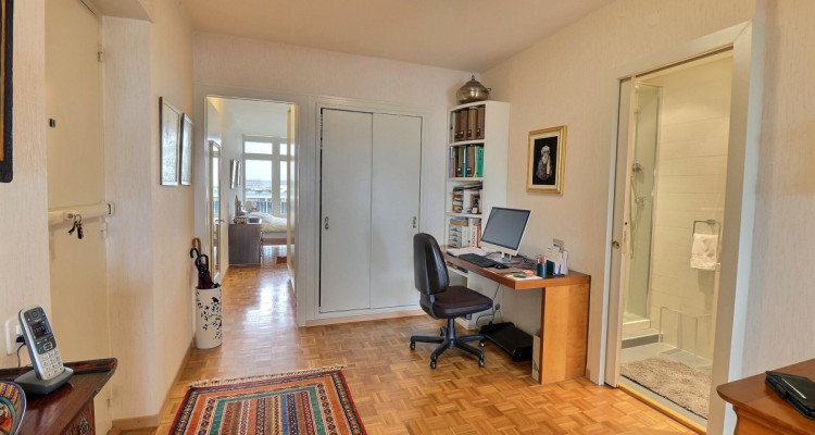 Superbe appartement en étage élevé avec piscine en viager occupé sans rente image 4