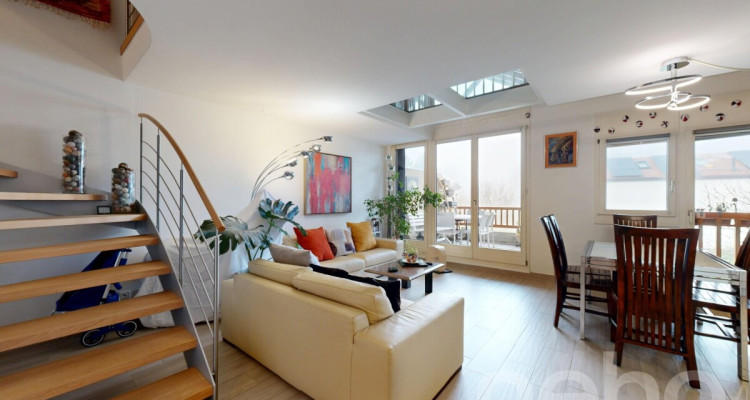 Élégant attique mansardé 4.5 pièces, calme et lumière à Choulex image 4