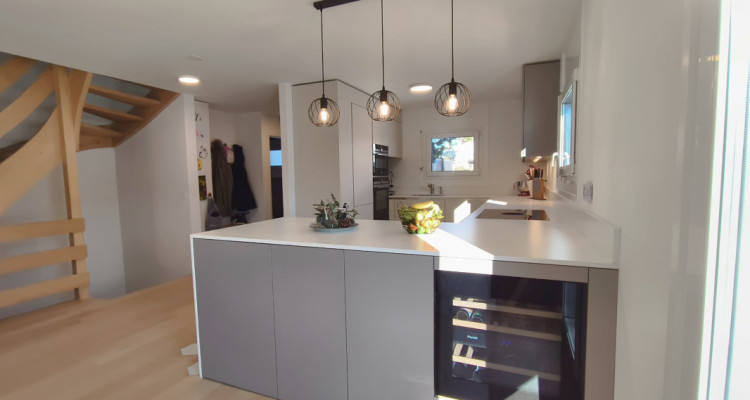 Charmante villa jumelle de 6 pièces, idéale pour une famille. image 2