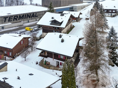Mehrgenerationen-Chalet mit drei Wohnungen an Toplage image 2